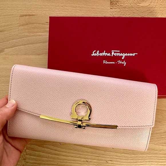 Salvatore Ferragamo Handbags - Gancino Clip Icona Continental Leather Wallet In Bonbon